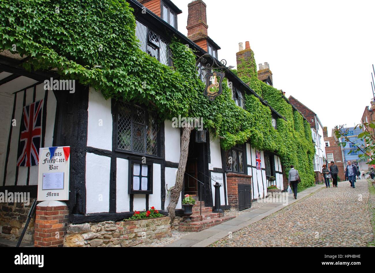 Das historische Mermaid Inn in Mermaid Street an Roggen, East Sussex, England. Das ursprüngliche Gebäude wurde im Jahre 1420 umgebaut. Stockfoto