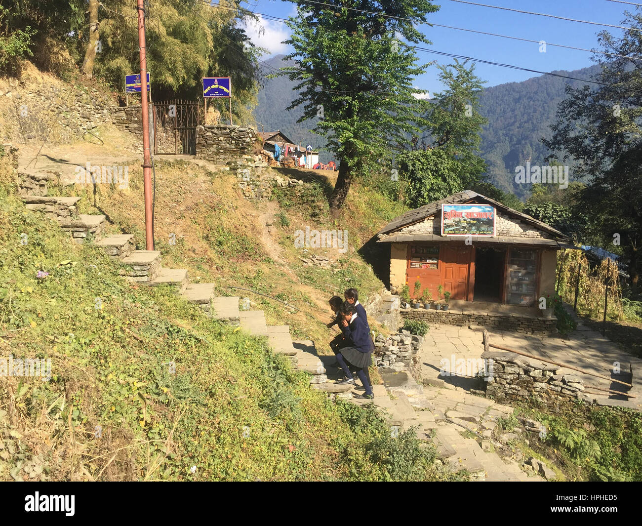 Tägliche Leben der Menschen und Gebäudestruktur in Ghandruk Dorf in Kaski, Nepal. Stockfoto