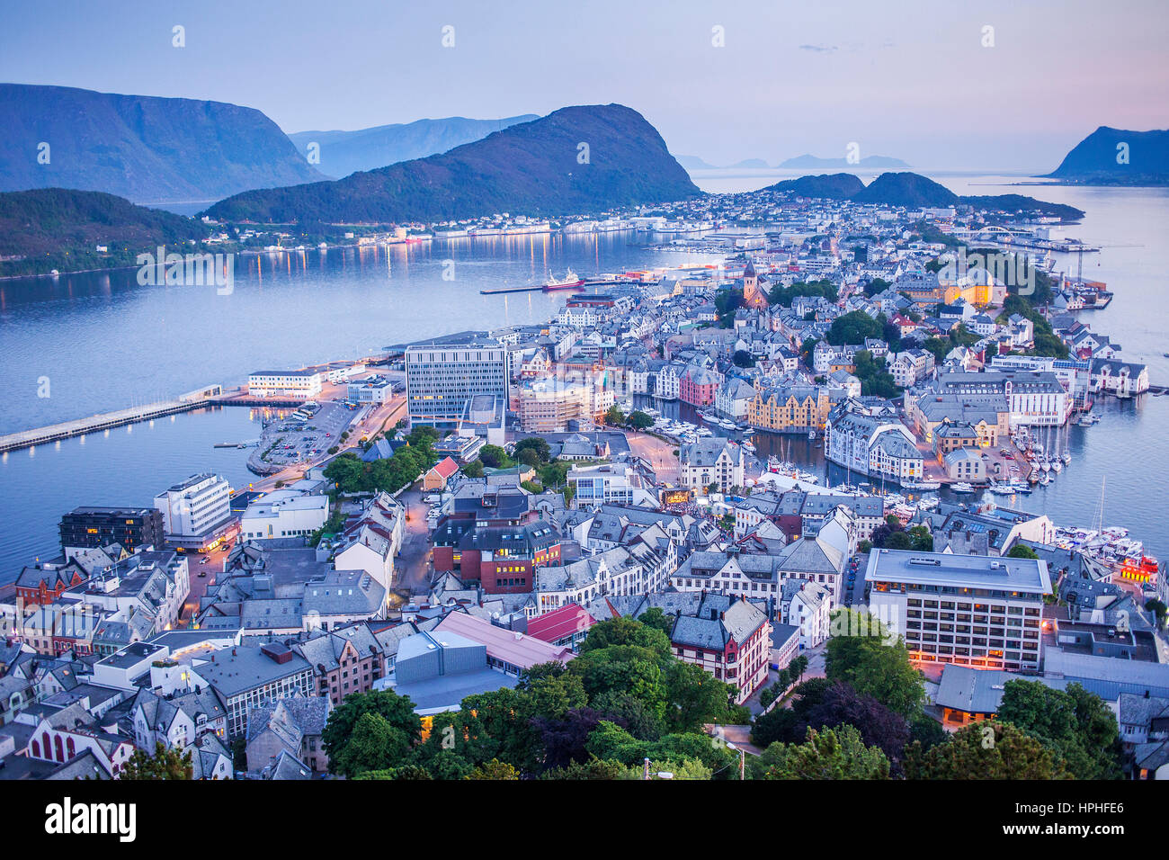 FjellstuaAussichtspunkt in Berg Aksla, Alesund, mehr Og Romsdal