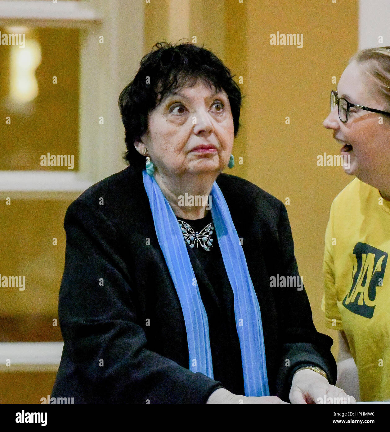 Arzt Inge Auerbacher eines Holocaust-Überlebenden, die die letzte jüdische Kind geboren in Kippenheim Deutschland Vorträge Studenten und Anwohner auf ihre Lebensgeschichte in die Gedenkhalle für die Union an Emporia State University in Emporia, Kansas auf Dienstag, 21. Februar 2017 war Foto von Mark Reinstein Stockfoto