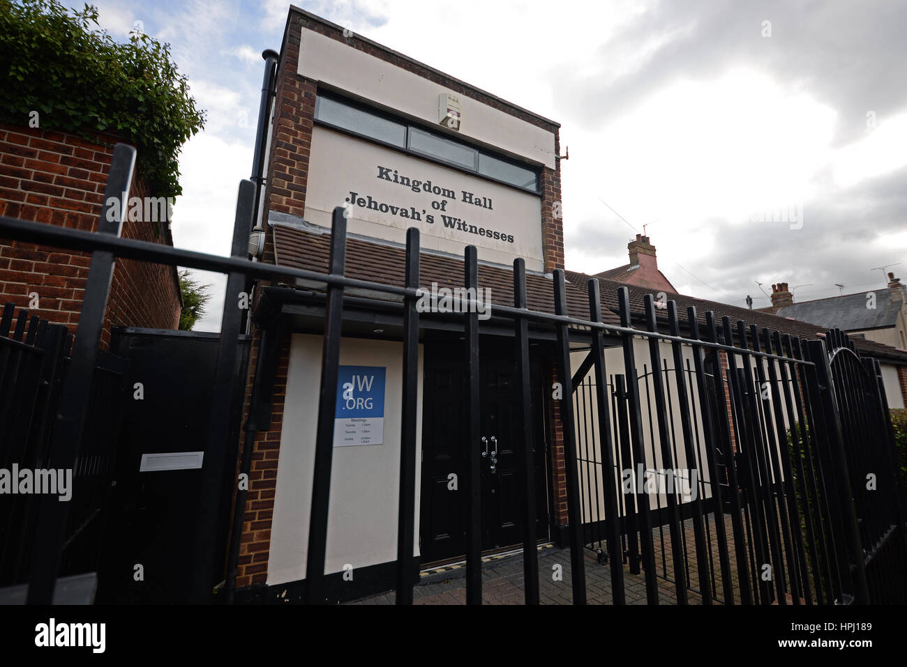Kingdom Hall ist ein Gotteshaus, das von Zeugen Jehovas genutzt wird. Diese Halle befindet sich in Westcliff on Sea, Essex, Großbritannien Stockfoto