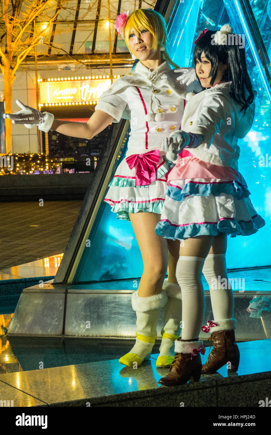 Zwei weibliche japanische Modelle in Cosplay Kostüme Stockfoto