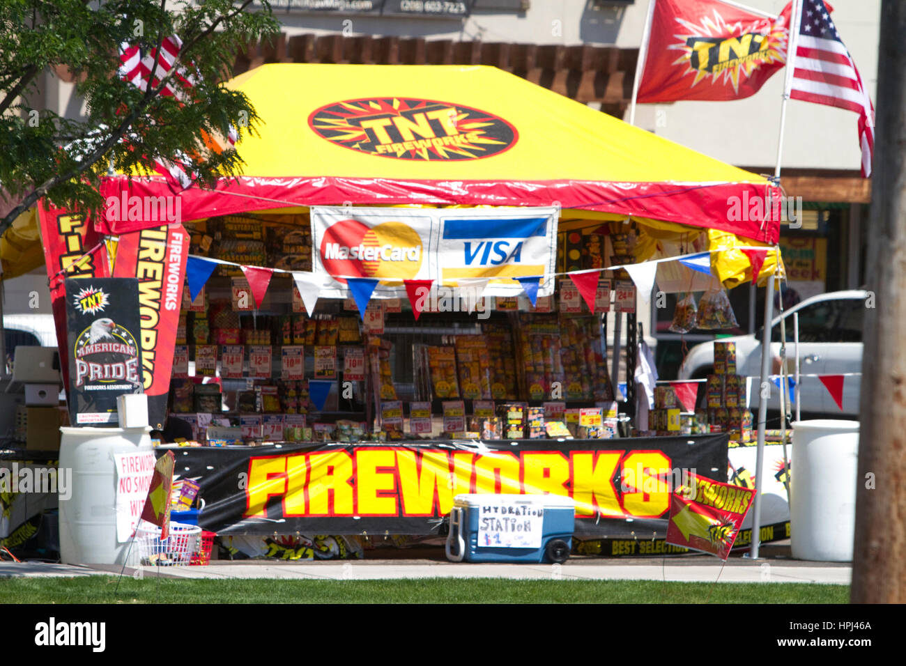 Verkäufer verkauft legal Feuerwerk in Boise, Idaho, USA. Stockfoto