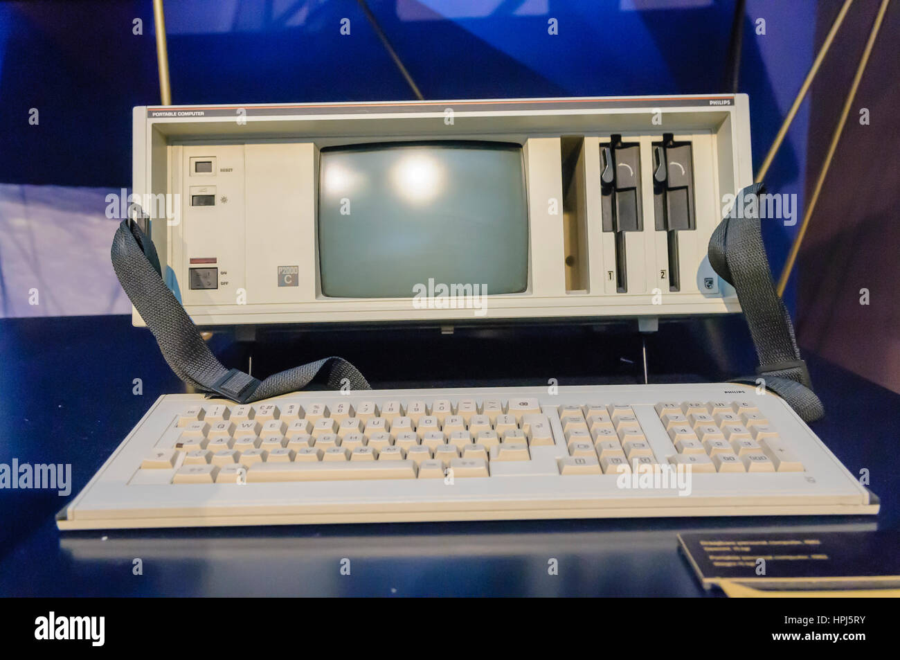 Philips P2000C tragbarer Personalcomputer, 1982 gestartet.  Konzipiert als ein CP/M Computer, lief es später MS-DOS. Stockfoto