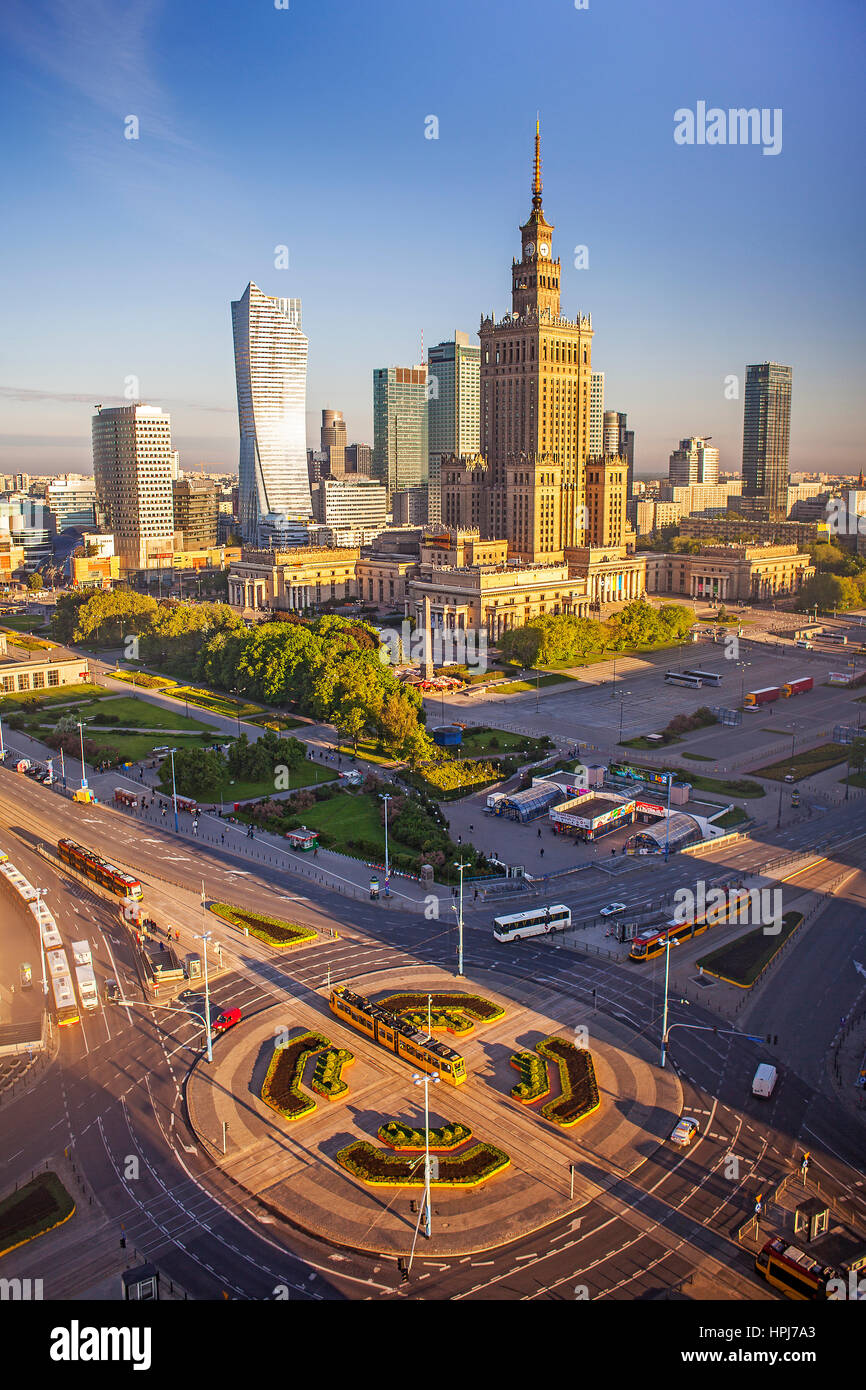 Wolkenkratzer und Palast der Kultur und Wissenschaft, im Zentrum von Warschau, Polen Stockfoto