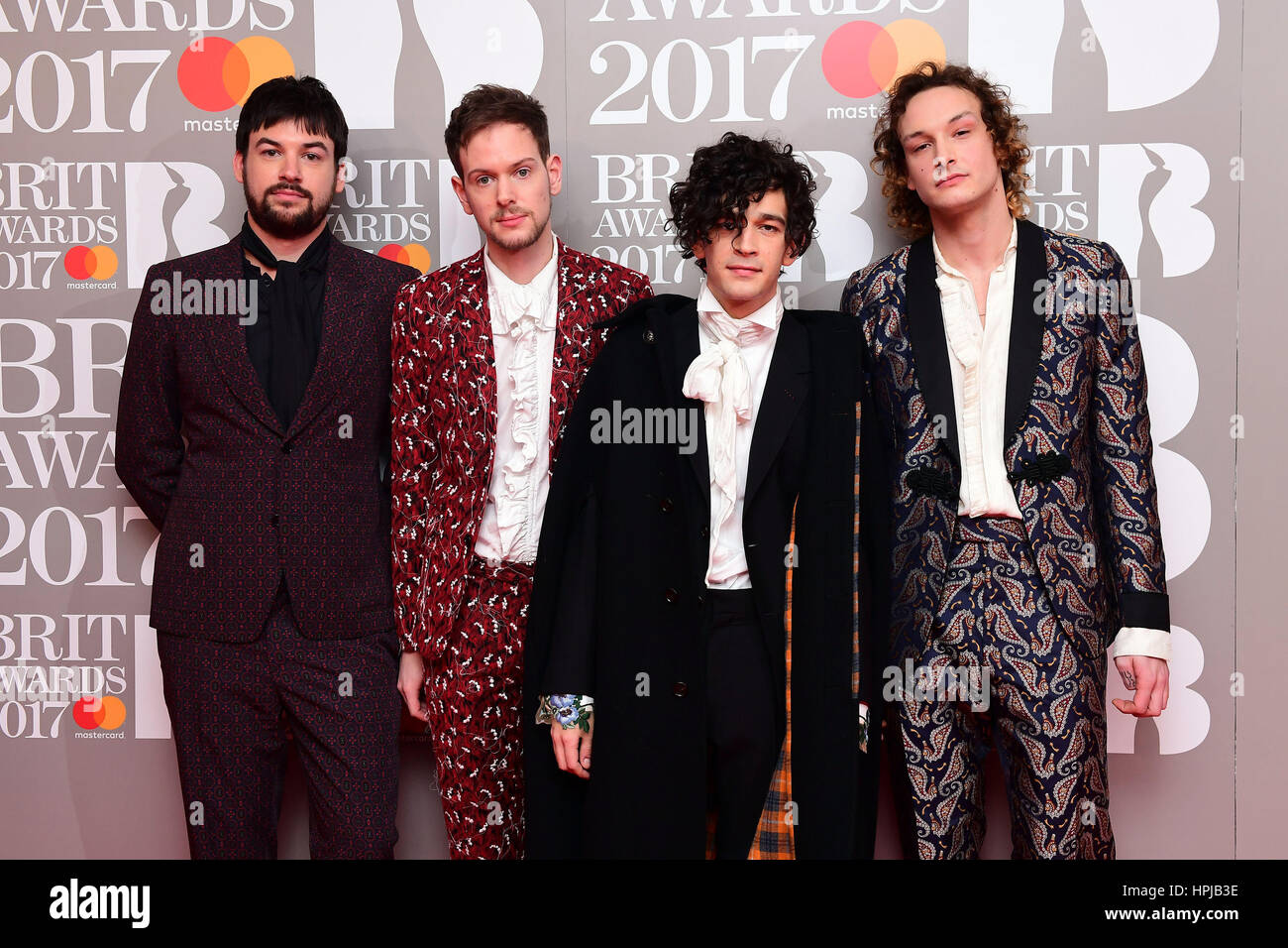 Die 1975 Matthew Healy, Adam Hann, George Daniel und Ross MacDonald Teilnahme an den Brit Awards in der O2 Arena, London. Stockfoto