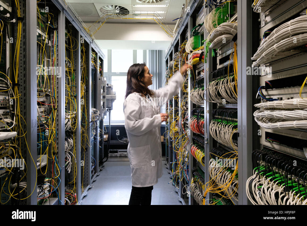 Data Center Techniker im Serverraum arbeiten Stockfoto