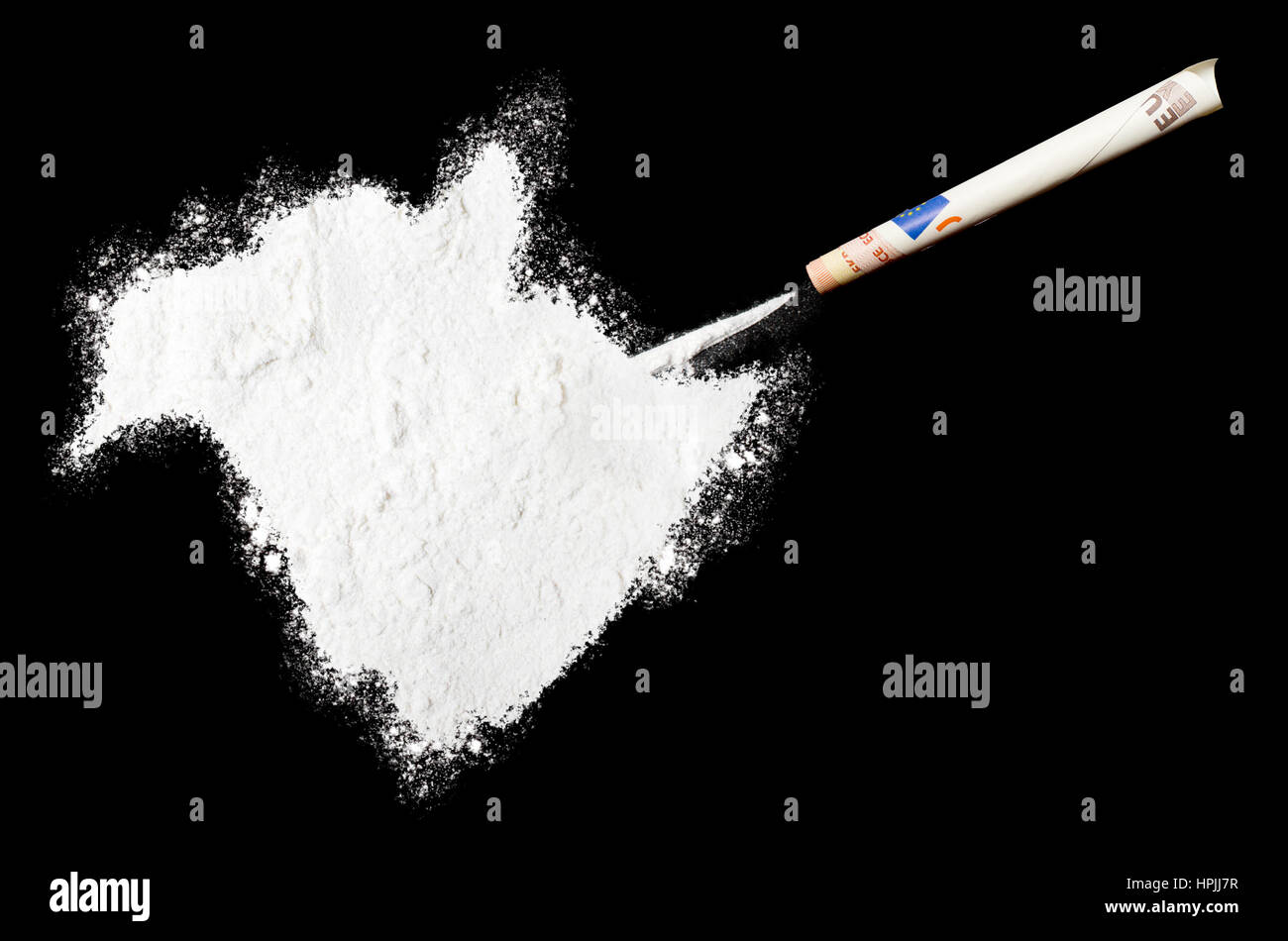 Ein Pulver-Drogen wie Kokain in Form von New Brunswick mit einem gerollten Geldschein. (Serie) Stockfoto