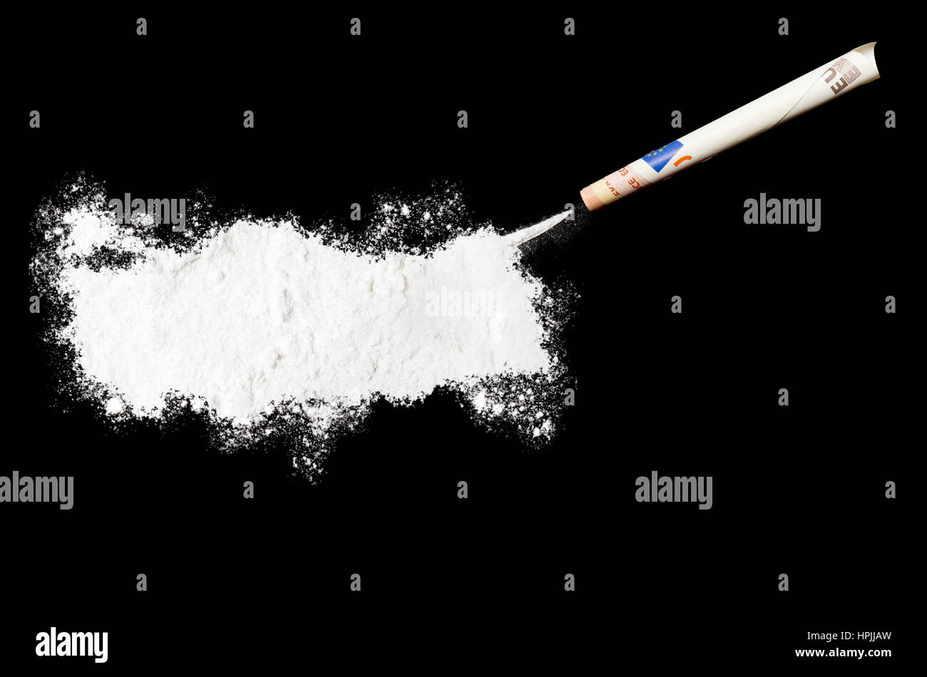 Ein Pulver-Drogen wie Kokain in der Form der Türkei mit einem gerollten Geldschein. (Serie) Stockfoto