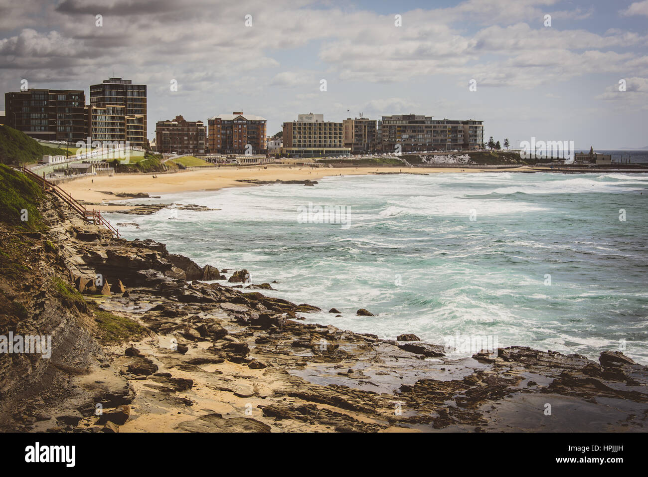 Blick auf den Strand und der Stadt Newcastle, Australien Stockfoto