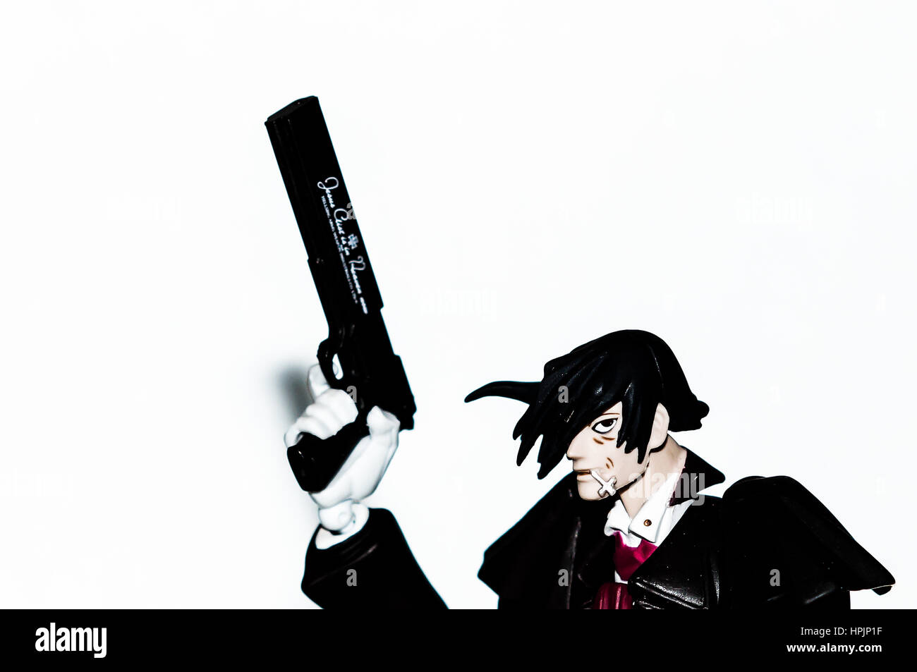 Alucard mit seinem Gewehr (Hellsing) Stockfoto