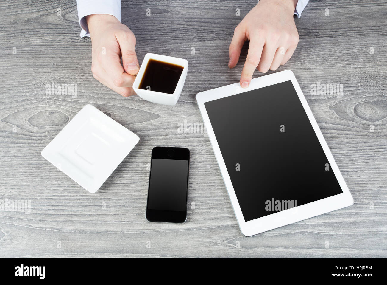 Kaffee Pause von der Büro-Mann mit Kaffee in Händen Stockfoto
