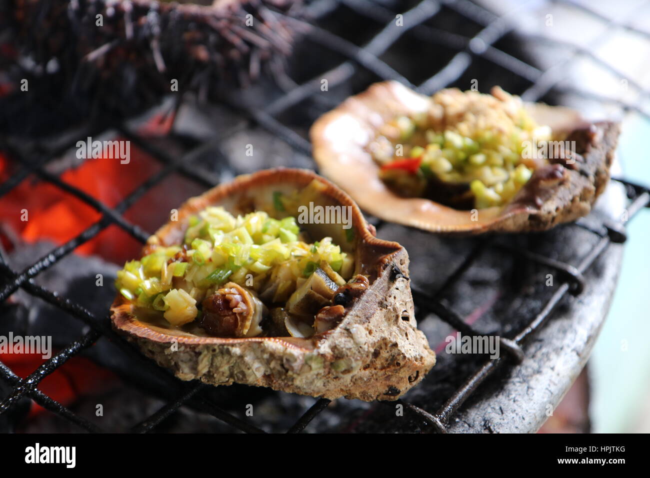 Exotisch Grillfest mit gefüllte Muscheln und Meeresfrüchte, Vietnam Stockfoto