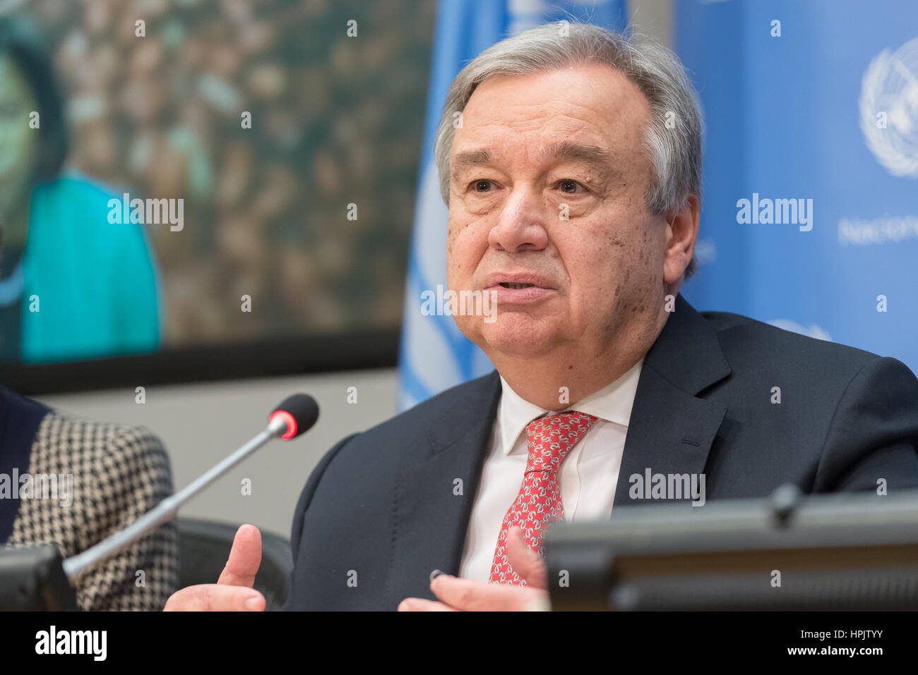 New York, USA. 22. Februar 2017. UN-Generalsekretär Antonio Guterres spricht mit der Presse. Vereinten Nationen Generalsekretär Antonio Guterres traten UN Entwicklung Programm Administrator Helen Clark und UN Emergency Relief Coordinator Stephen O'Brien für einem Pressebriefing im UN-Hauptquartier am gegenwärtigen humanitären Krisen in Nigeria, Somalia, Süd-Sudan und Jemen. Bildnachweis: Albin Lohr-Jones/Pacific Press/Alamy Live-Nachrichten Stockfoto