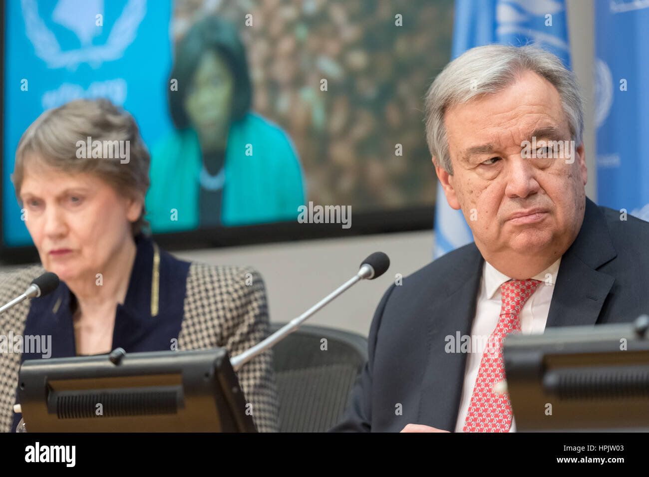New York, USA. 22. Februar 2017. Vereinten Nationen Generalsekretär Antonio Guterres traten UN Entwicklung Programm Administrator Helen Clark und UN Emergency Relief Coordinator Stephen O'Brien für einem Pressebriefing im UN-Hauptquartier am gegenwärtigen humanitären Krisen in Nigeria, Somalia, Süd-Sudan und Jemen. Bildnachweis: Albin Lohr-Jones/Pacific Press/Alamy Live-Nachrichten Stockfoto