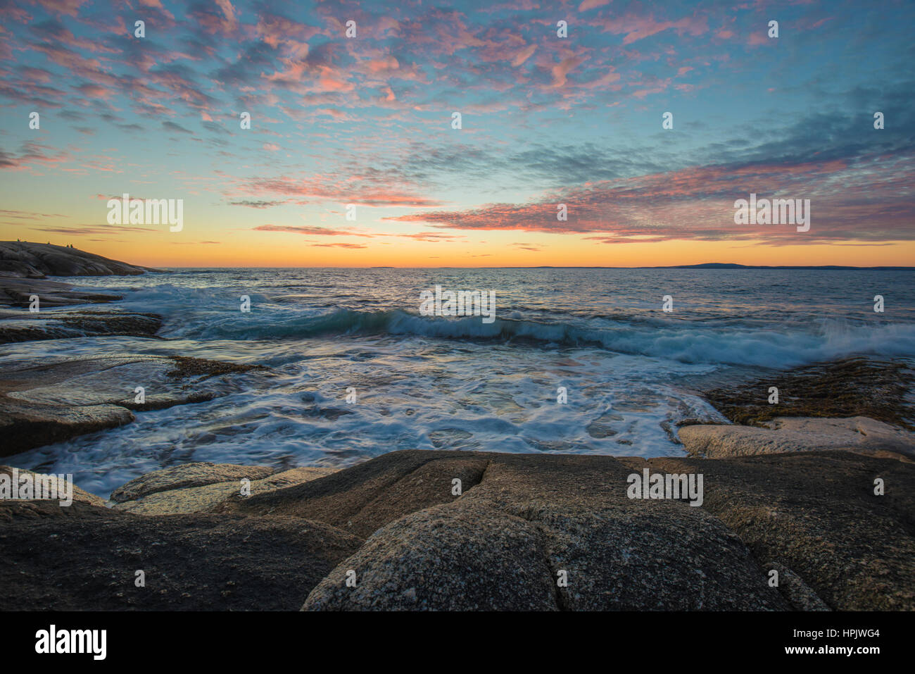 Atlantischen Ozean Peggys Cove Fels und Stein Strand Sonnenuntergang Landschaft in Halifax, Nova Scotia Stockfoto