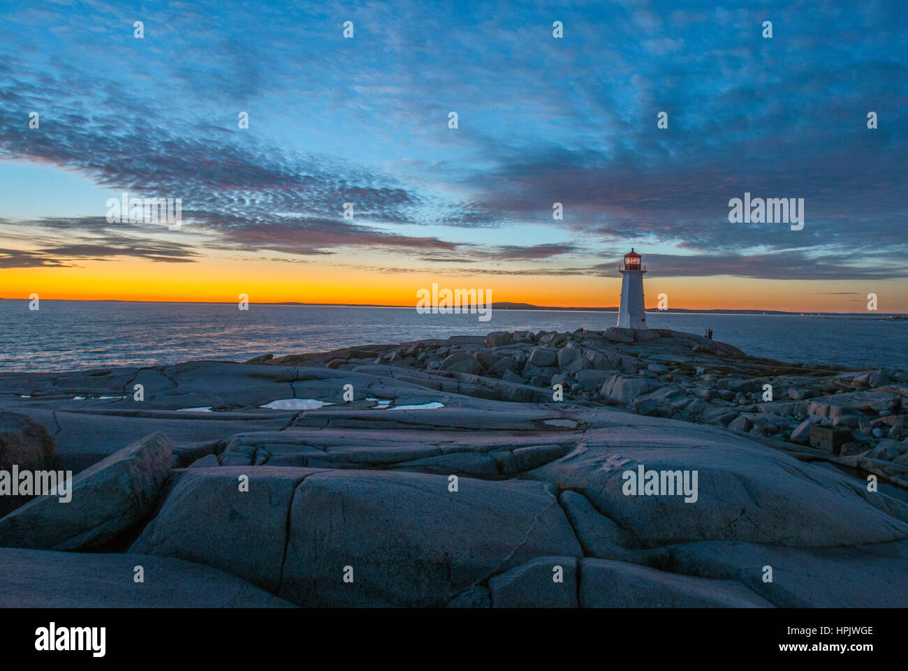 Atlantischen Ozean Peggys Cove Fels und Stein Strand Sonnenuntergang Landschaft in Halifax, Nova Scotia Stockfoto