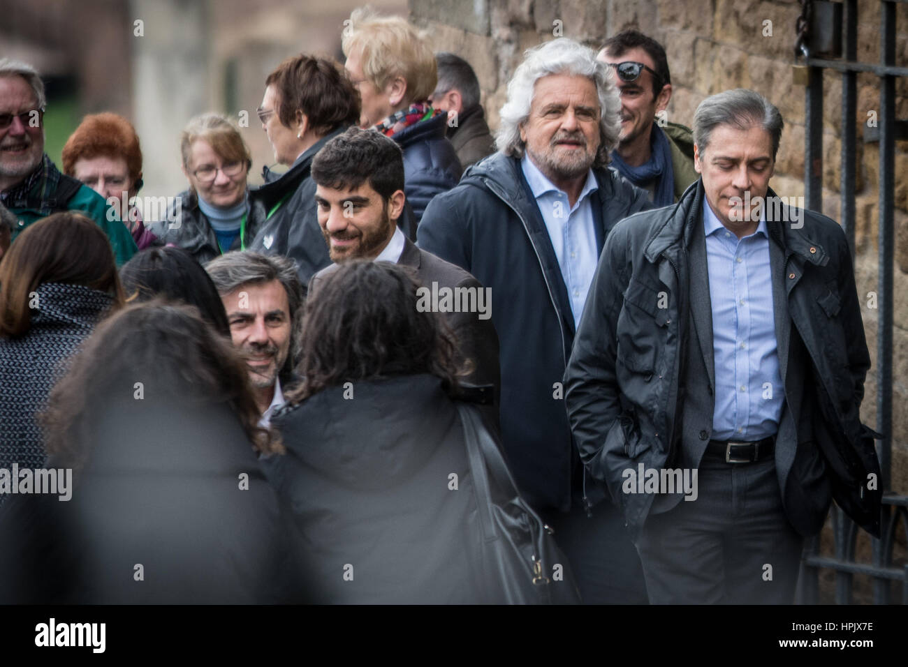 Rom, Italien. 22. Februar 2017. Der Führer der Bewegung 5 Sterne Beppe Grillo kommt auf dem Kapitol für das Treffen mit Bürgermeister Virginia Raggi. Im Bildnachweis Beppe Grillo: Andrea Ronchini/Pacific Press/Alamy Live News Stockfoto