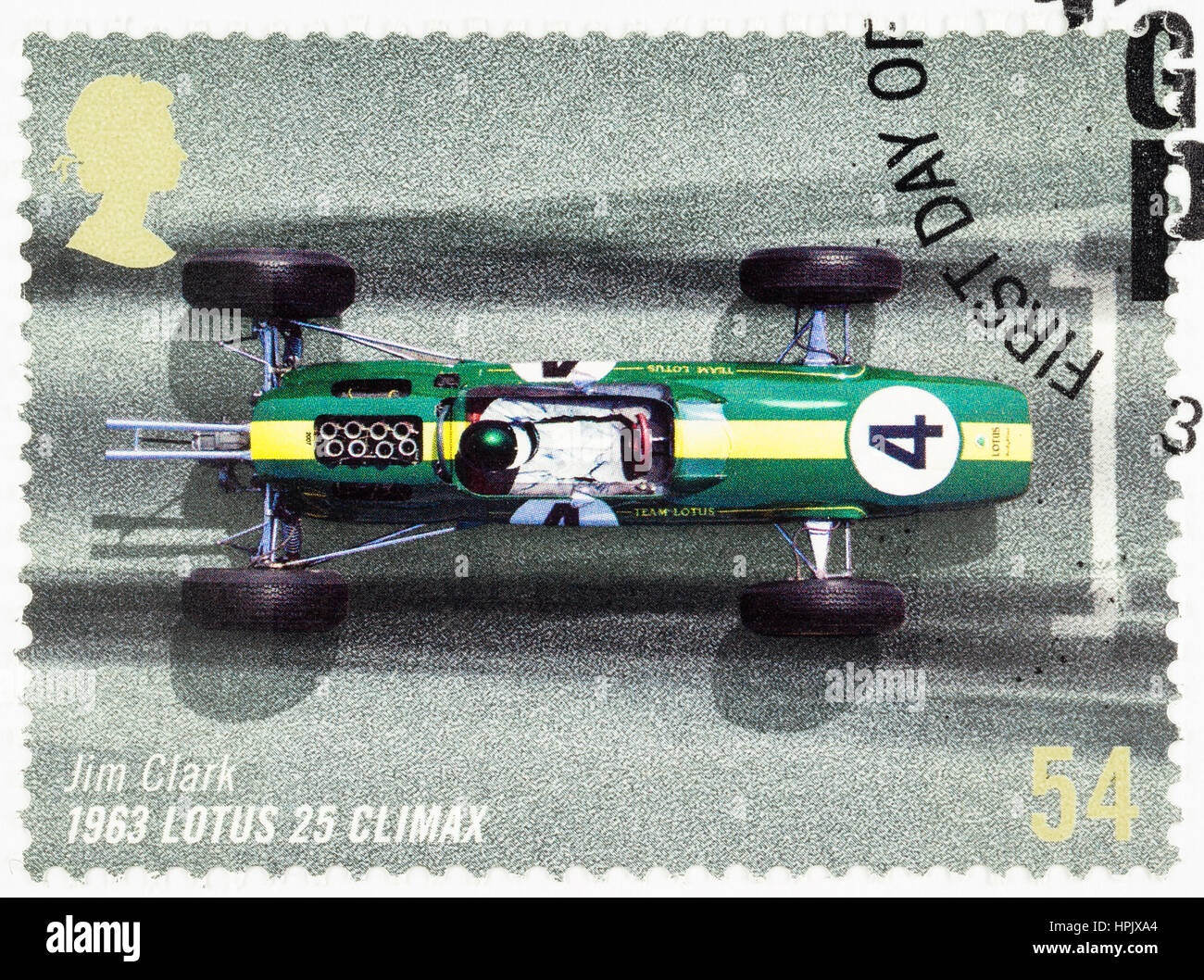 Vereinigtes Königreich - CIRCA 2007: Ein verwendetes Briefmarke gedruckt in Großbritannien zum 50. Jubiläum des britischen Grand Prix zeigt Jim Clark in einen Stockfoto