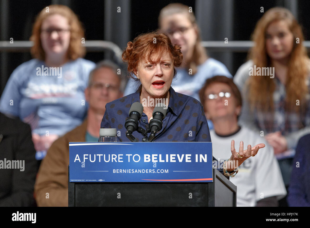 Schauspielerin Susan Sarandon Kampagnen mit Vermont Senator Bernie Sanders für die Iowa demokratische Präsidentschaftswahlen Caucus in 2016. Stockfoto