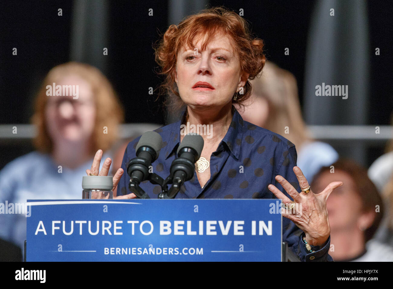 Schauspielerin Susan Sarandon Kampagnen mit Vermont Senator Bernie Sanders für die Iowa demokratische Präsidentschaftswahlen Caucus in 2016. Stockfoto