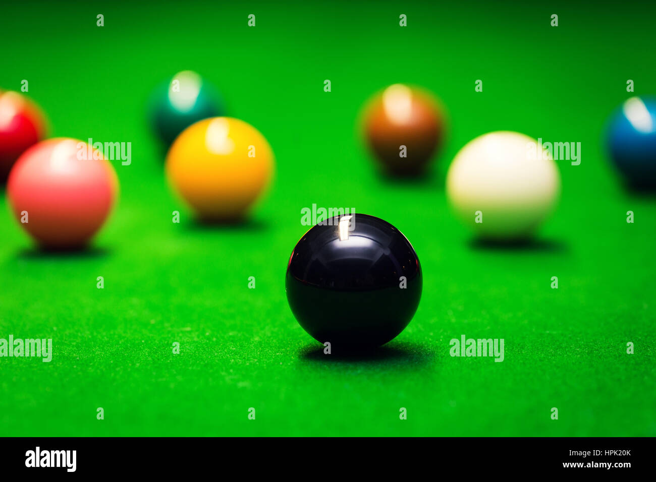 Nahaufnahme von Snooker Kugeln auf dem grünen Tuch Tisch Stockfoto