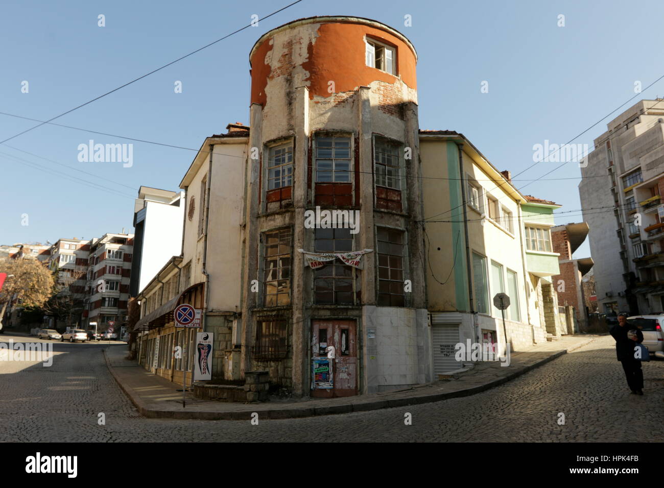Ein Blick auf die Stadt Kardzhali in den östlichen Rhodopen in Bulgarien. Stockfoto