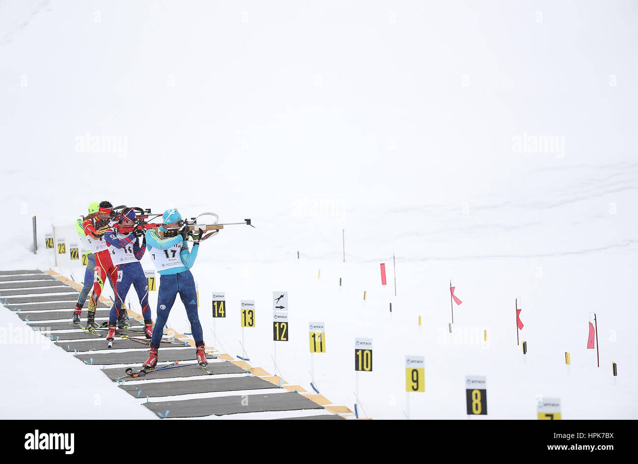 Sapporo, Japan. 23. Februar 2017. Yan Savitskiy (vorne) von Kasachstan konkurriert, während die Männer 10km Sprint der Biathlon in der 2017 Sapporo asiatischen Winterspiele in Sapporo, Japan, 23. Februar 2017. Yan Savitskiy beansprucht den Titel der Veranstaltung in 26 Minuten und 59,02 Sekunden. Bildnachweis: Liao Yujie/Xinhua/Alamy Live-Nachrichten Stockfoto