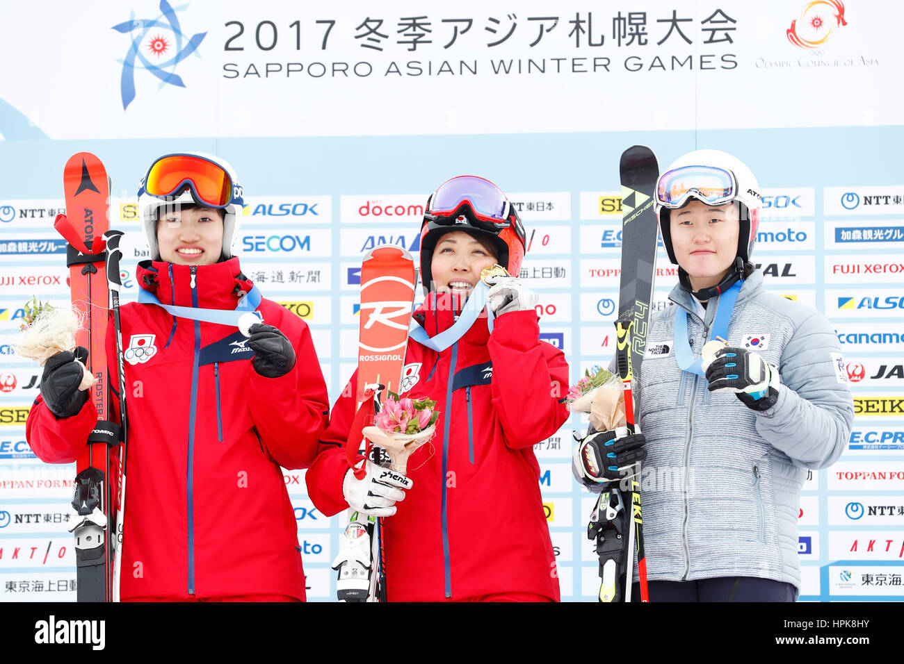 Hokkaido, Japan. 23. Februar 2017. (L-R) ASA Ando, Emi Hasegawa (JPN), Gim also-Hui (KOR), 23. Februar 2017: Damen Riesenslalom Medaillenvergabe während der 2017 Sapporo asiatischen Winterspiele in Sapporo Teine in Hokkaido, Japan. Bildnachweis: Yohei Osada/AFLO SPORT/Alamy Live-Nachrichten Stockfoto