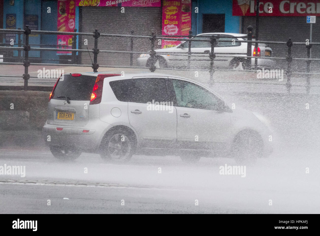 Sturm Doris, New Brighton, Cheshire, UK. 23. Februar 2017. Großbritannien Wetter. Doris Sturm zerstört Halbinsel Wirral, wie sie heute Morgen Land gemacht.  Windet sich bis zu 80 km/h aufgrund der Schließung des Hafen von Liverpool, Stornierungen von allen Fähren & einige Hauptstraßen wurden geschlossen.  Eine Flut von mehr als 26' zerschlagen New Brighton Leuchtturm auf der Halbinsel Wirral, wie Doris eine Spur der Verwüstung entlang der Nord-West-Küste hinterlässt.  Bildnachweis: Cernan Elias/Alamy Live-Nachrichten Stockfoto