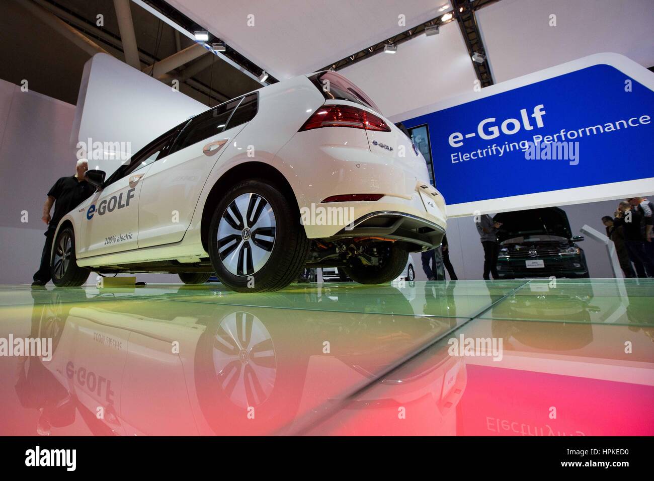 Toronto, Ontario, Kanada. 22. Februar 2017. Die Volkswagen e-Golf Leistung auf dem Display während der Toronto International Auto Show in Toronto, Ontario, am 22. Februar 2017. Bildnachweis: Lars Hagberg/ZUMA Draht/Alamy Live-Nachrichten Stockfoto