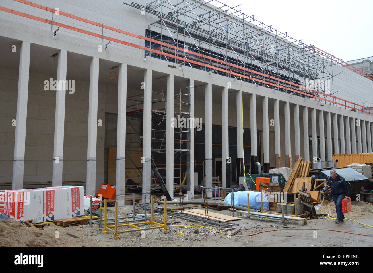 Berlin, Deutschland. 23. Februar 2017. James Simon-Galerie auf der Museumsinsel im Bau in Berlin, Deutschland. Es wurde vom britischen Architekten David Chipperfield entworfen. Bildnachweis: Markku Rainer Peltonen/Alamy Live-Nachrichten Stockfoto