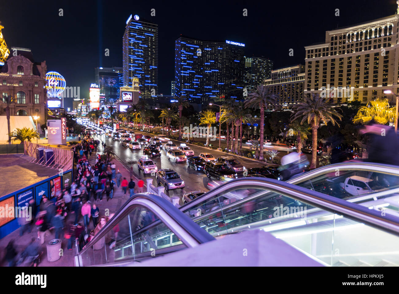 Editorial Blick auf belebten Fußgängerverkehr am Las Vegas Strip. Stockfoto