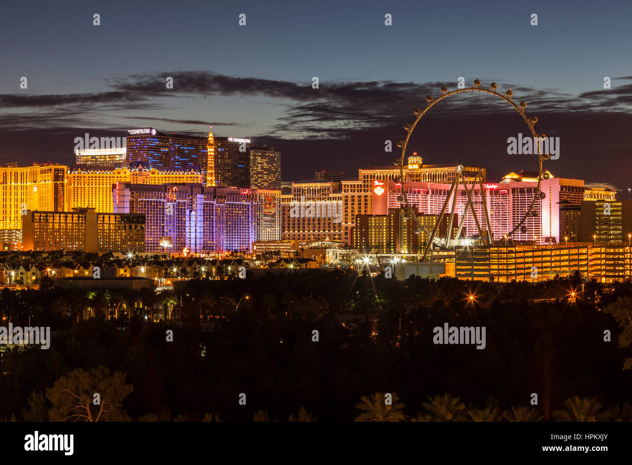 Redaktionelle Abenddämmerung Blick auf den Las Vegas Strip in Südnevada. Stockfoto