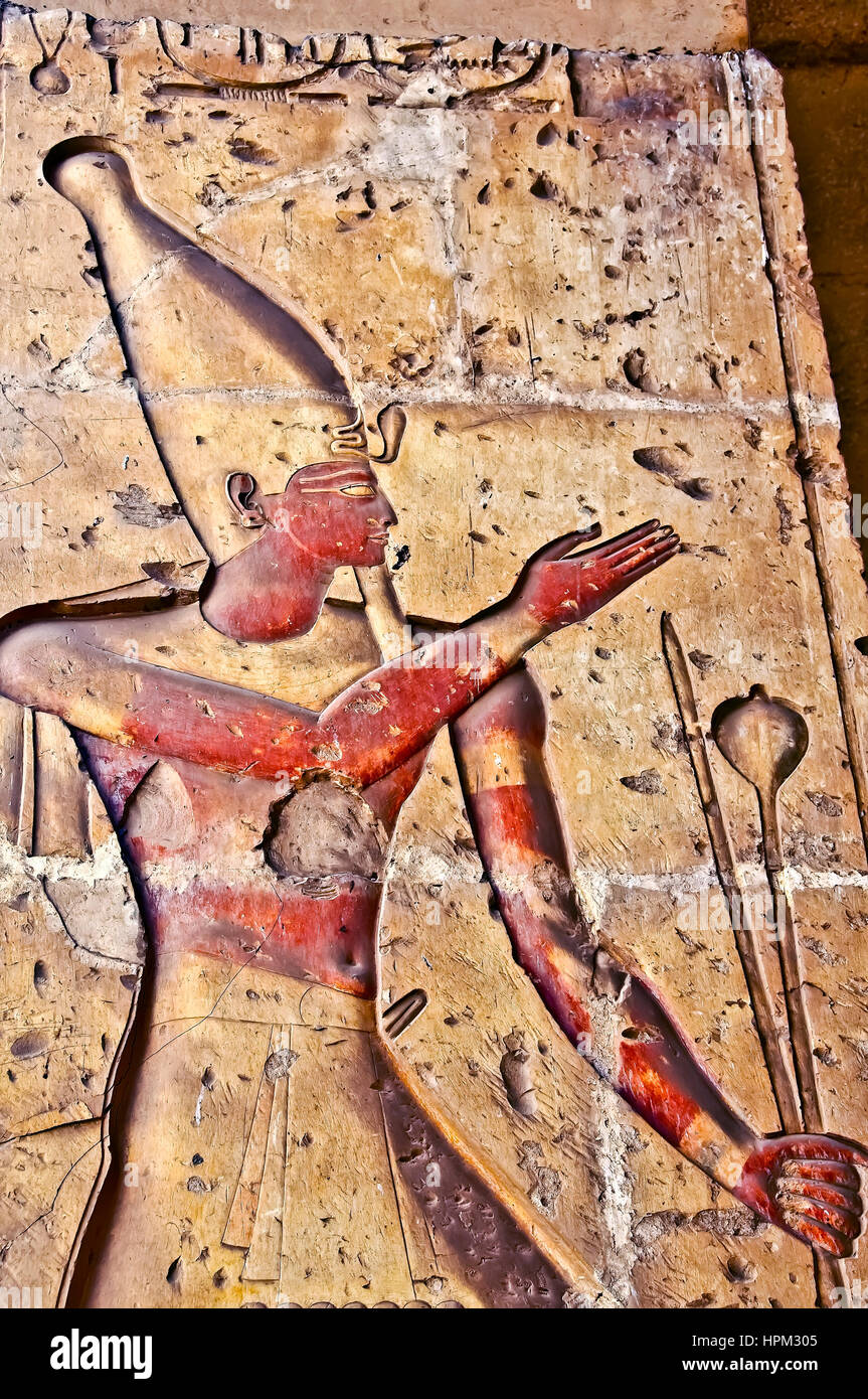Tempel von Sethos I bei Abydos Pharoah mit hellen roten Farben Stockfoto