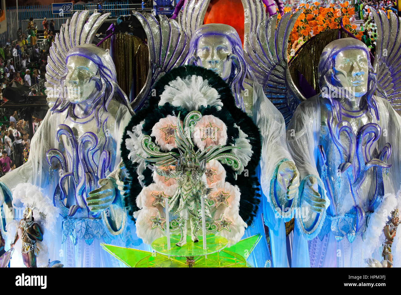Samba Schule Präsentation in Sambodrome in Rio De Janeiro Karneval. Die meisten erwartete große Veranstaltung in der Stadt mit Tausenden von Touristen aus dem Ausland kommt Stockfoto