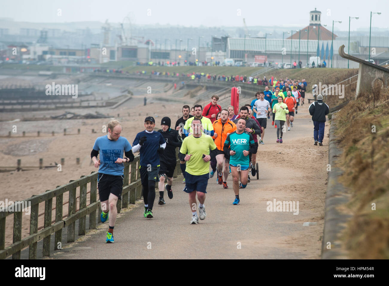 ParkRun an Aberdeen Esplanade - einen wöchentlichen Volkslauf organisiert von Freiwilligen Stockfoto