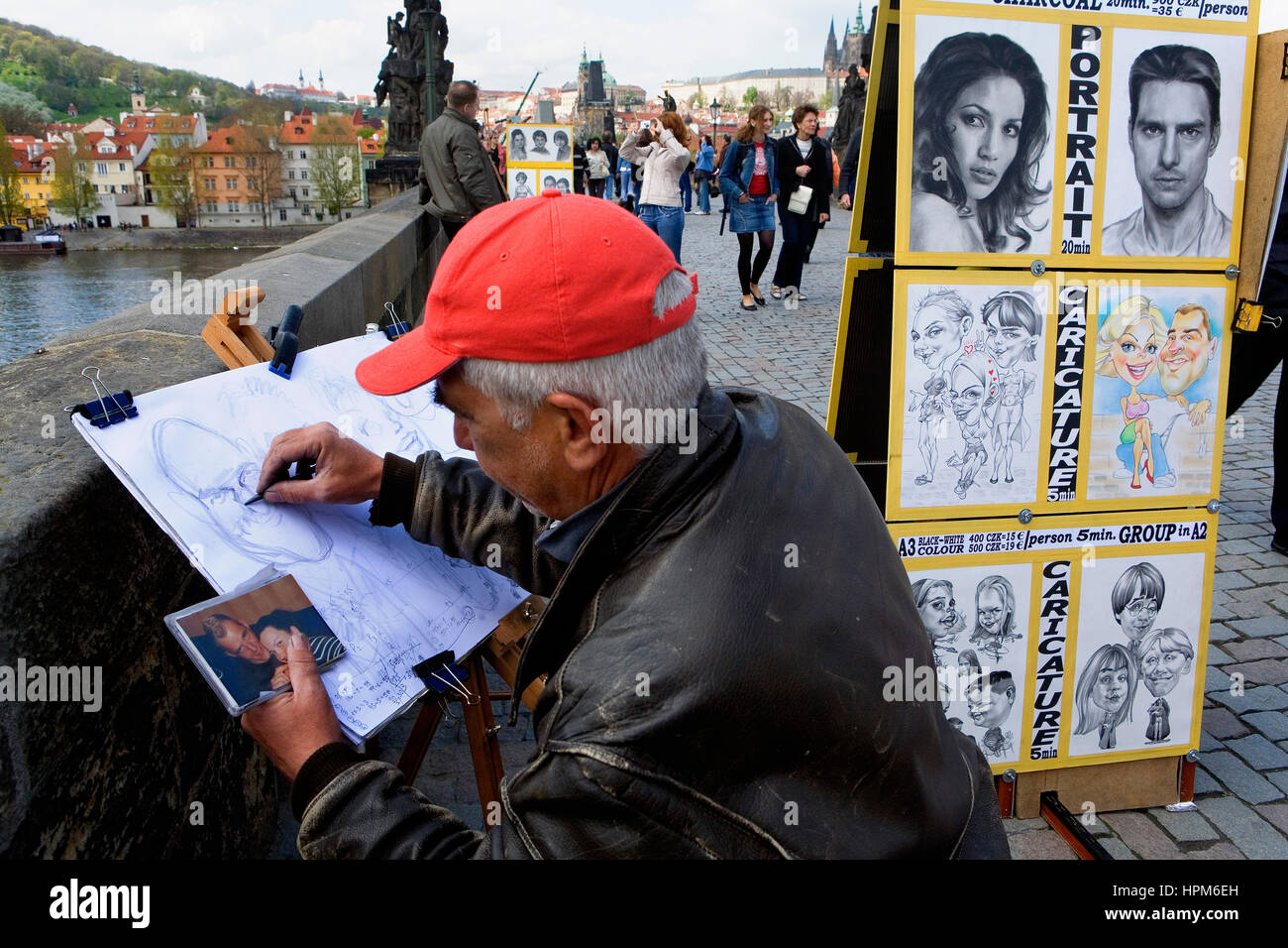 Karikaturist Zeichnung Bild Foto. In Karlsbrücke. Prag. Tschechische Republik Stockfoto