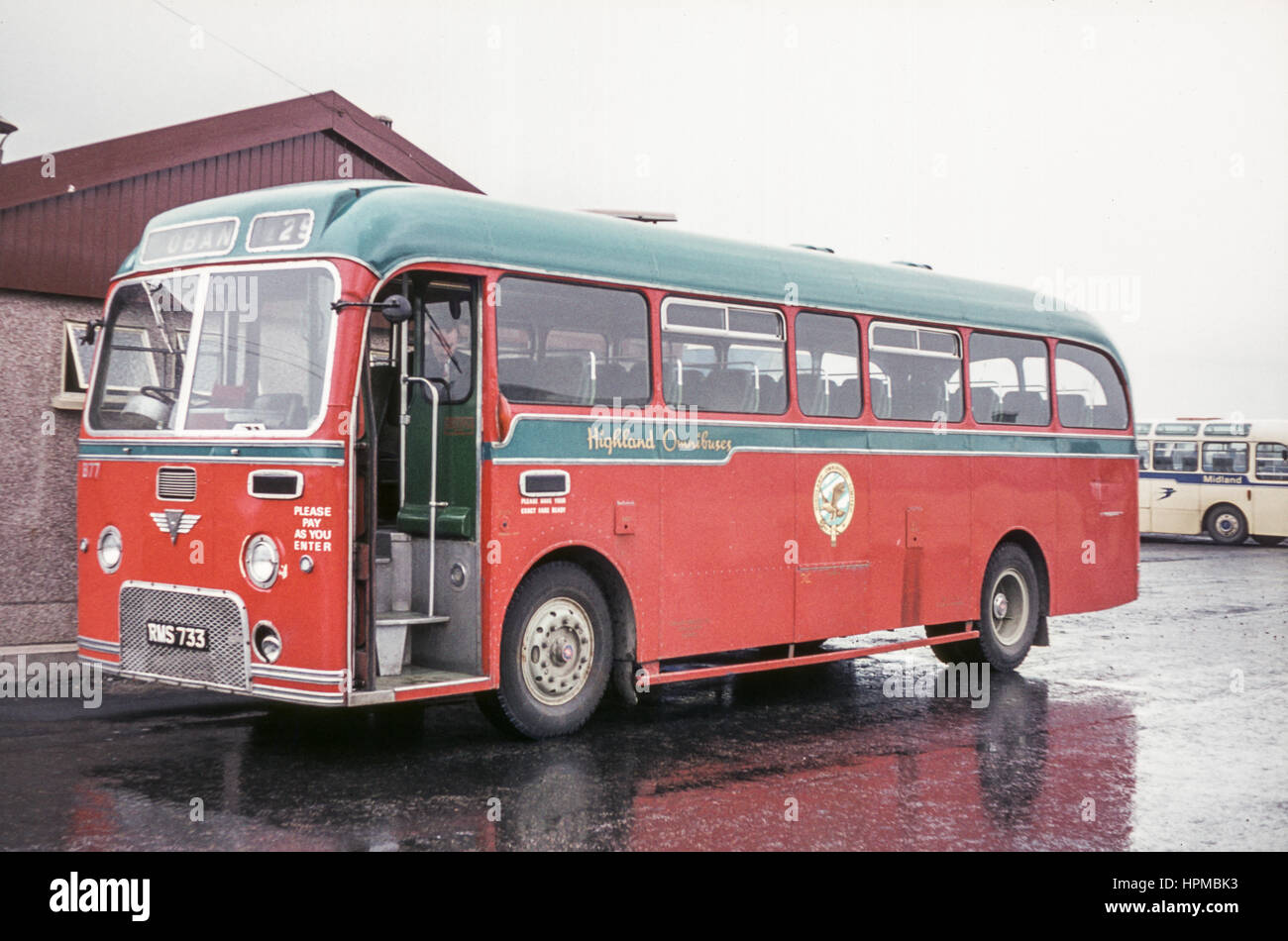 Schottland, UK - 1973: Vintage Bild des Busses.  1961 AEC Reliance Alexander (Midland) die Highland Omnibusse im Jahr 1970 (Registrierungsnummer RMS 733) übertragen. Stockfoto