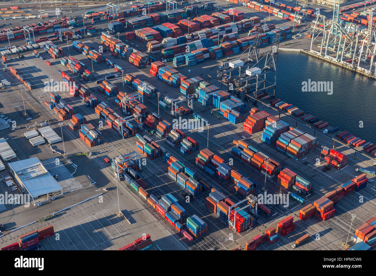 Long Beach, Kalifornien, USA - 16. August 2016: Luftaufnahme Hafen Frachtcontainer in Südkalifornien. Stockfoto