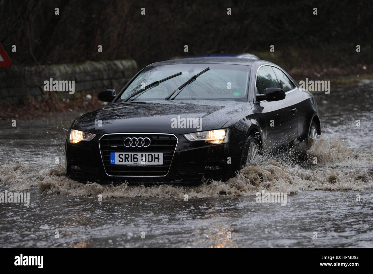 Überschwemmungen auf der A616 Stocksbridge Umgehungsstraße in der Nähe von Sheffield, South Yorkshire, Vereinigtes Königreich, während der Sturm Doris. Stockfoto