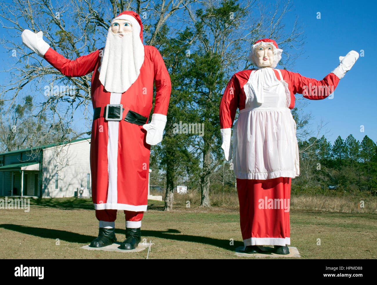 Riesige Santa Claus Statuen in Alston Georgia Stockfoto