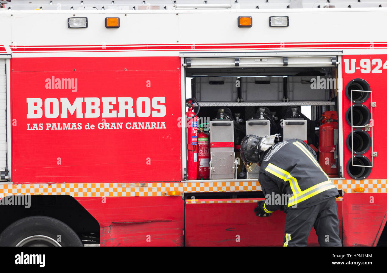 Verkehrsunfall In Spanien Mit Feuerwehr Bomberos Anwesend Stockfotografie Alamy