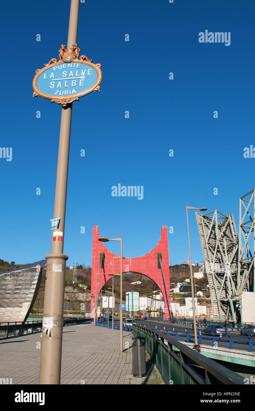 Bilbao, Baskenland, Spanien: das Zeichen des La Salve Brücke, populärer Name für den Prinzen von Spanien-Aufhebung-Brücke, erbaut in den 1970er Jahren Stockfoto