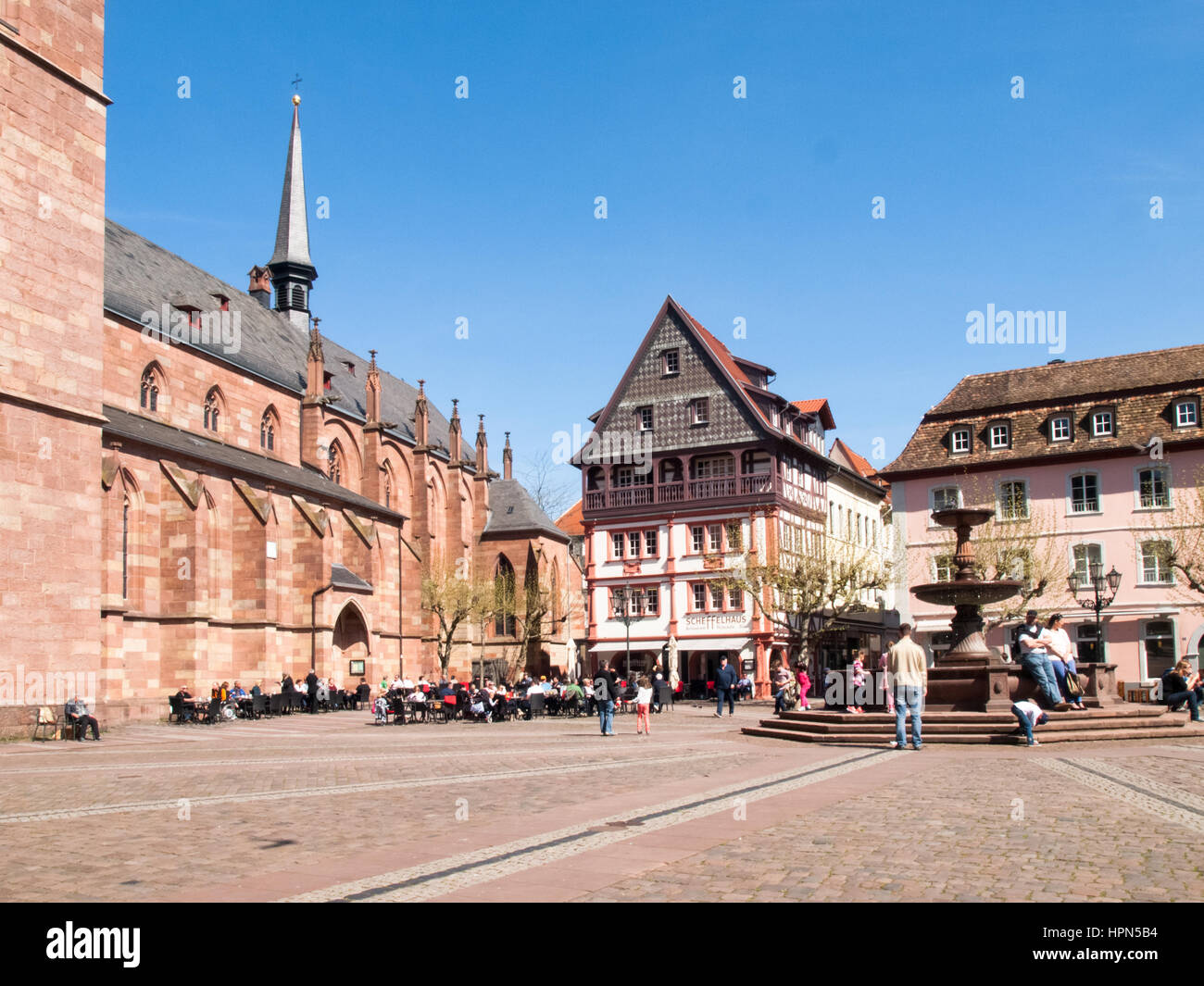 Neustadt ein der Weinstraße, Deutschland - 19. April 2015: malerische Altstadt gemütliche und ruhige Stadt Stockfoto