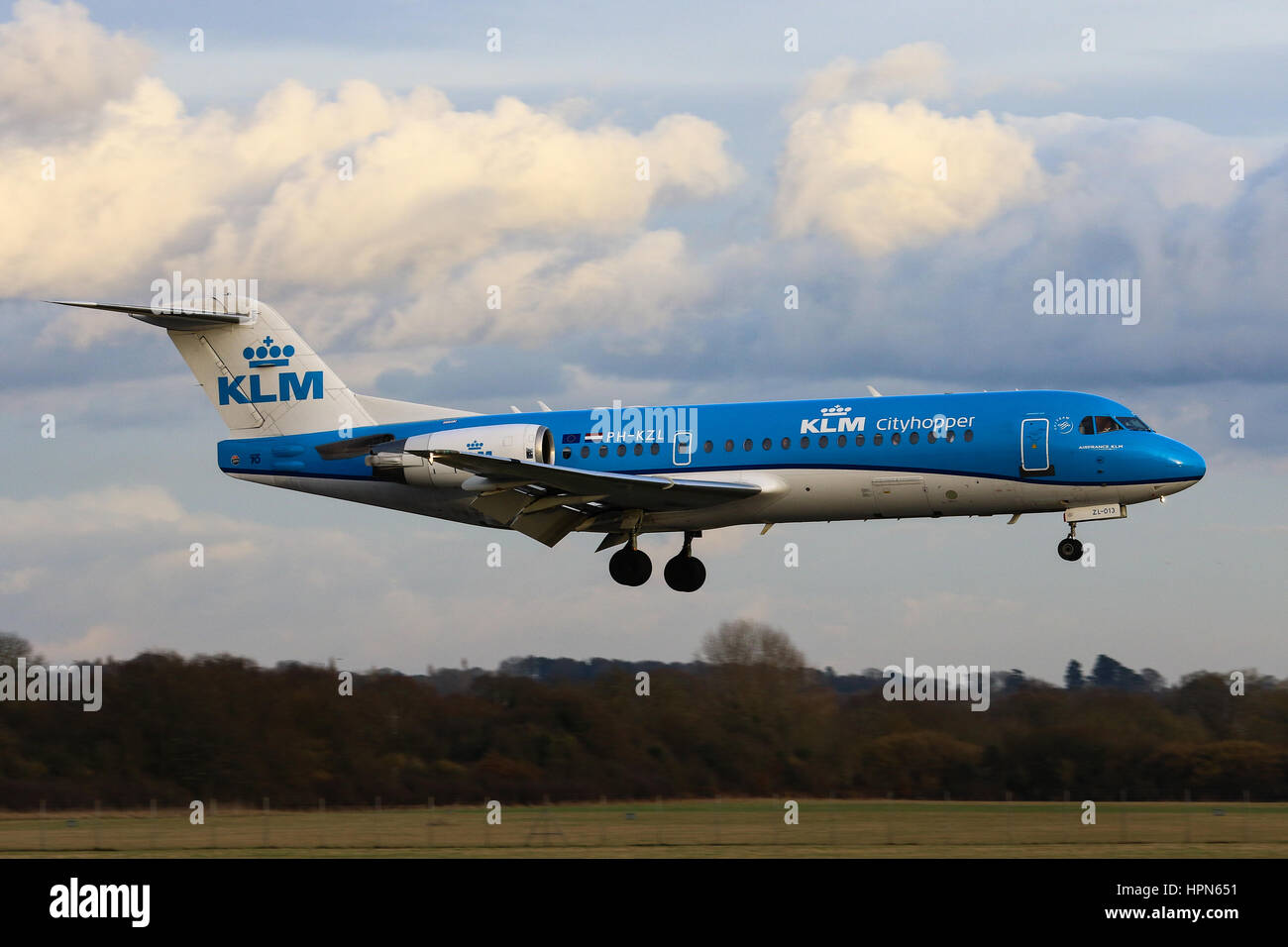 KLM Cityhopper Fokker 70 landet auf dem Flughafen Southampton Stockfoto