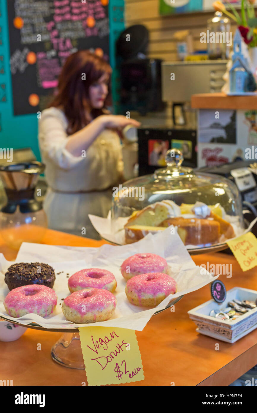 Flint, Michigan - Vegan Donuts zum Verkauf an die Flint Farmers Market. Stockfoto