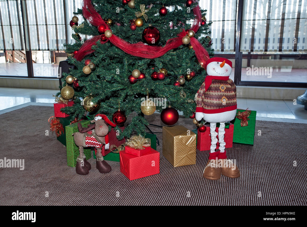 Weihnachten und Neujahr Dekorationen und Geschenke Stockfoto