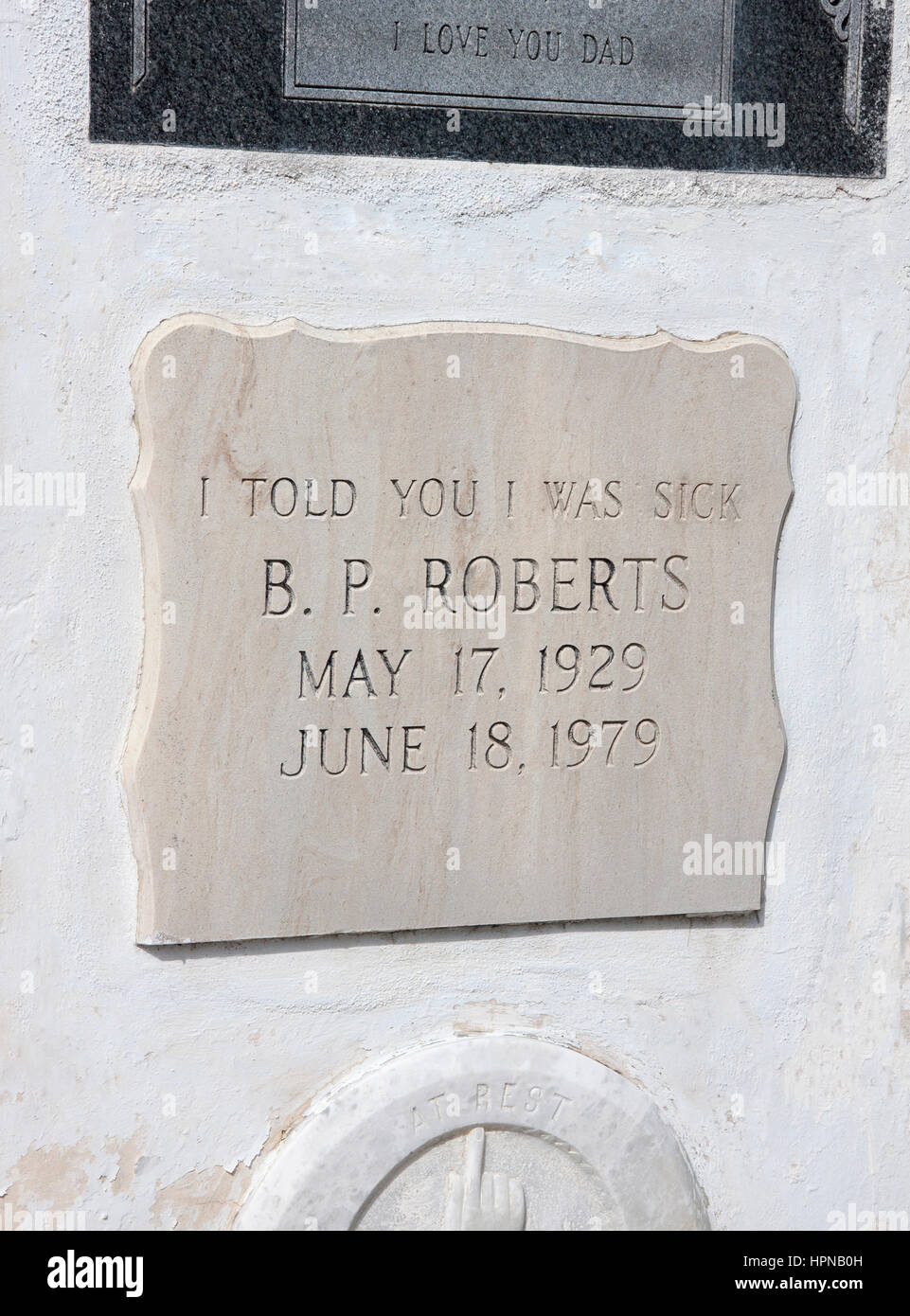 Humoristische Inschrift auf einem Grabstein auf dem historischen Friedhof von Key West, Florida. Stockfoto