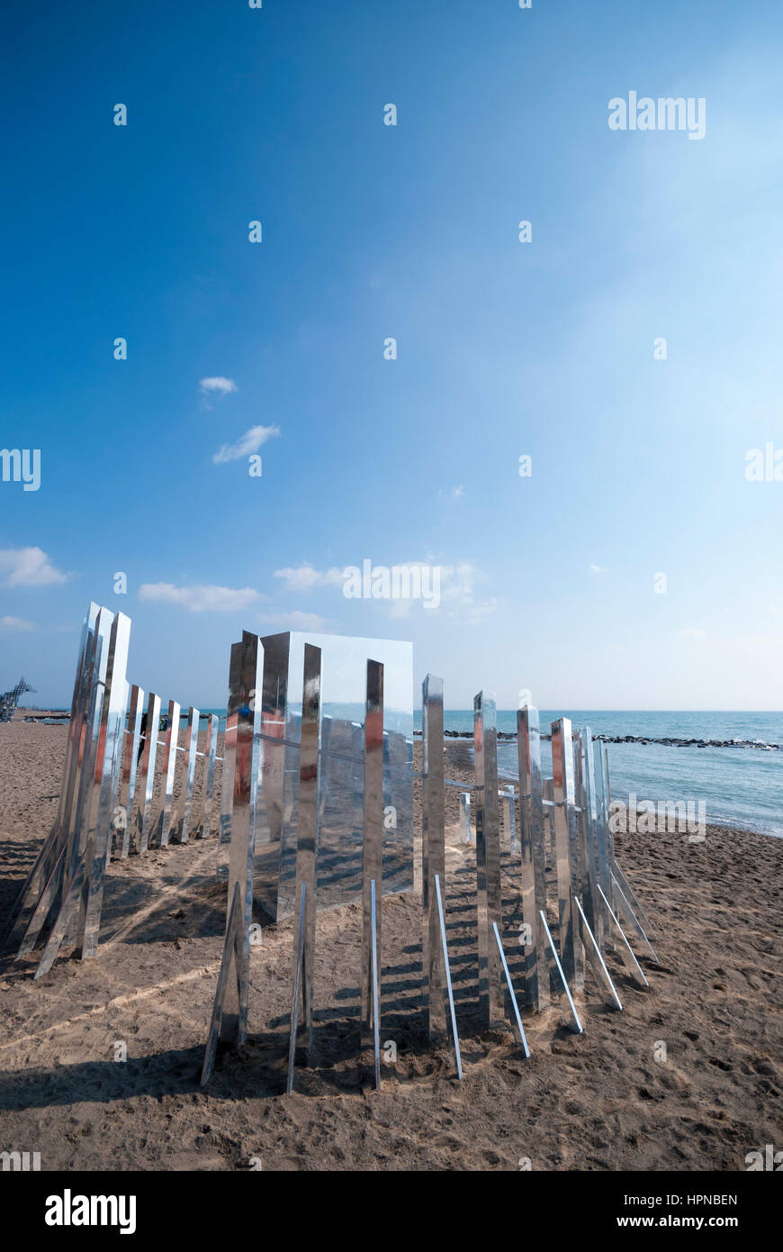 Eine skulpturale Kunst-Installationen unter dem Titel The illusorisch 2017 Winter bebaut ungenutzte lebensrettende Stationen am Strand von Kew in Toronto Ontario Kanada Stockfoto